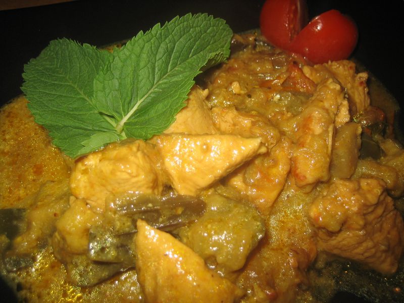 Curry de pollo con berenjenas a la menta